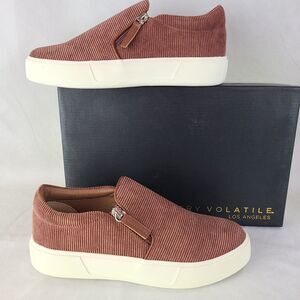 New VERY VOLATILE Women's (7) Deckers Brown Corduroy Boat Shoes